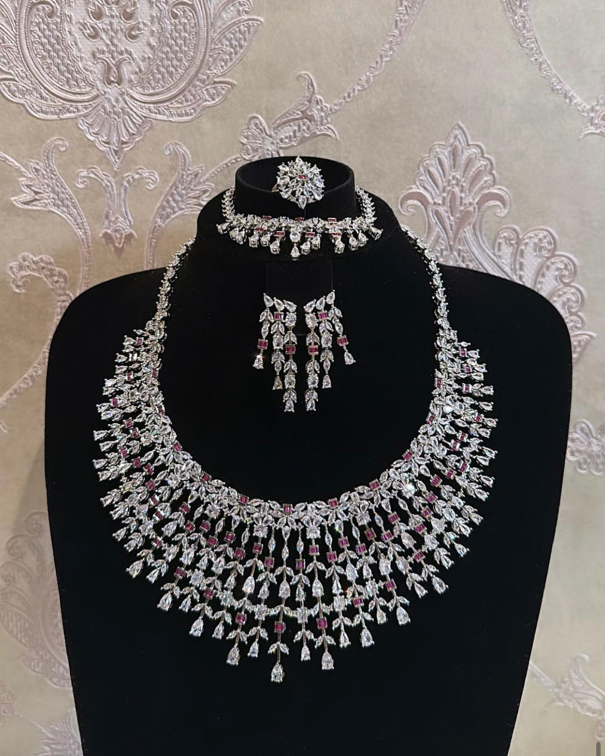 Red diamond set