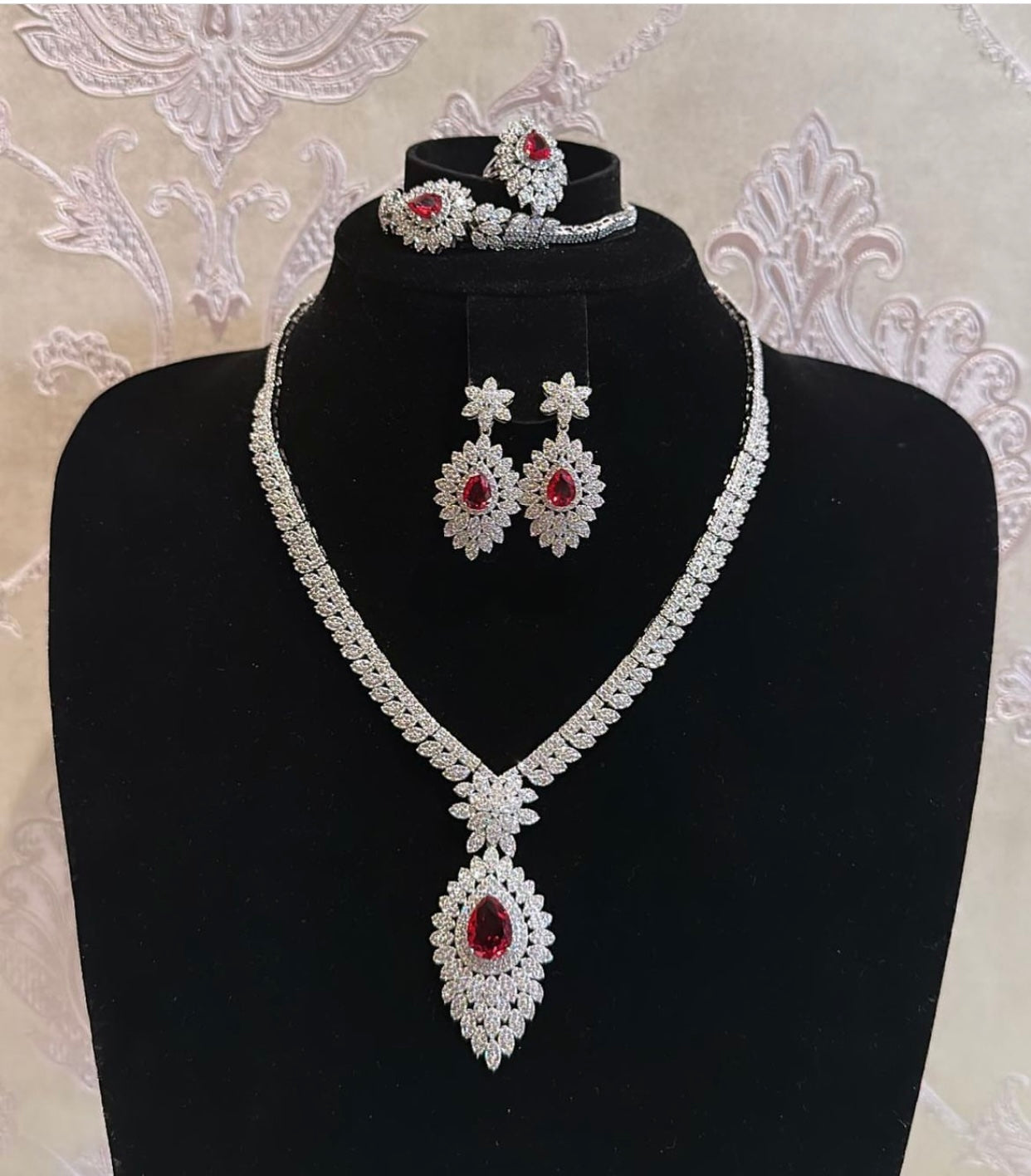 Red diamond set